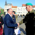 Letošní slavnost k výročí republiky na budějovickém náměstí byla s přehlídkou vojenské techniky