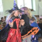 Strašidelné masky a dýně. V Sedlici se bavili při Strašidelném bálu
