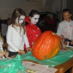Halloween zavítal do Bošovic. Překvapení bylo v rakvi