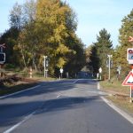 Železniční přejezd ve Tchořovicích na silnici I/20 dostane ještě letos závory