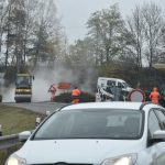 Práce na kruhovém objezdu u Oltyně brzdí provoz. Navíc ještě nehoda. Čekejte zdržení