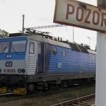 Železniční koridor vede před dálnicí o tři hlemýždí ulity