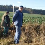 Dobrovolníci a myslivci vysadili čtyřicet pět ovocných stromů