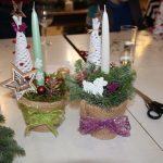 Adventní věnce a svícny si vyrobili návštěvníci tvořivého odpoledne ve Svatkovicích