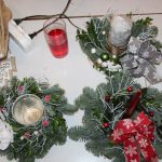 Adventní věnce a svícny si vyrobili návštěvníci tvořivého odpoledne ve Svatkovicích