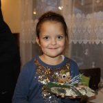 Adventní věnce a svícny si vyrobili návštěvníci tvořivého odpoledne ve Svatkovicích