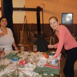 Adventní věnce a svícny si vyrobili návštěvníci tvořivého odpoledne ve Svatkovicích