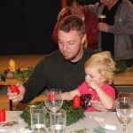 Adventní věnce a svícny si vyrobili návštěvníci tvořivého odpoledne ve Svatkovicích