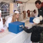 Děti napsaly Ježíškovi a andělský rytíř rozsvítil vánoční strom