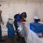 Děti napsaly Ježíškovi a andělský rytíř rozsvítil vánoční strom