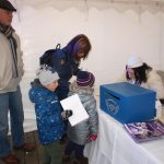 Děti napsaly Ježíškovi a andělský rytíř rozsvítil vánoční strom