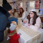 Děti napsaly Ježíškovi a andělský rytíř rozsvítil vánoční strom