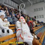Čertovský rej na táborském zimáku pobavil i pomohl