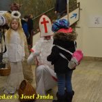 Čertovský rej na táborském zimáku pobavil i pomohl