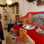 Na vánočním stromu v táborské Galerii 140 ještě několik dětských přání čeká na splnění