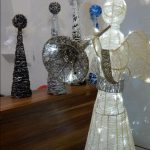 Na vánočním stromu v táborské Galerii 140 ještě několik dětských přání čeká na splnění