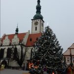 Na vánočním stromu v táborské Galerii 140 ještě několik dětských přání čeká na splnění