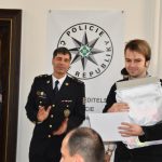 Zachránci vytáhli mladíka z hořícího auta