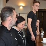 Zachránci vytáhli mladíka z hořícího auta