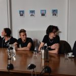 Zachránci vytáhli mladíka z hořícího auta
