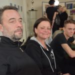 Zachránci vytáhli mladíka z hořícího auta