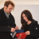 Zachránci vytáhli mladíka z hořícího auta