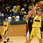 Jihočeské derby ovládli Sršni a bez prohry vyskočili na vrchol tabulky