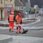 Kruhový objezd v Blatné už slouží naplno, jezdí se ve všech směrech