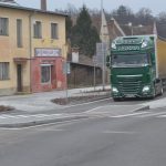 Kruhový objezd v Blatné už slouží naplno, jezdí se ve všech směrech