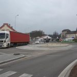 Kruhový objezd v Blatné už slouží naplno, jezdí se ve všech směrech