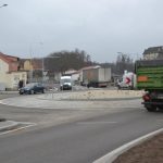 Kruhový objezd v Blatné už slouží naplno, jezdí se ve všech směrech