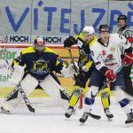 Kohouti doma znovu drželi půst, body si odvezli hokejisté Kobry
