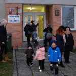 Děti zvoněním u soběslavské Hlásky přivolaly anděla. Předaly mu přání pro Ježíška