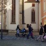 Děti zvoněním u soběslavské Hlásky přivolaly anděla. Předaly mu přání pro Ježíška