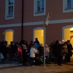 Děti zvoněním u soběslavské Hlásky přivolaly anděla. Předaly mu přání pro Ježíška