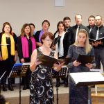 Adventní koncert o zlaté neděli naplnil celý sál komunitního centra Roudná