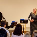 Adventní koncert o zlaté neděli naplnil celý sál komunitního centra Roudná
