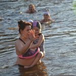 Novoroční Otava měla 0,3 stupně Celsia, zaplavaly si v ní tři desítky otužilců