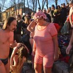 Novoroční Otava měla 0,3 stupně Celsia, zaplavaly si v ní tři desítky otužilců