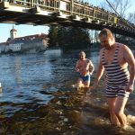 Novoroční Otava měla 0,3 stupně Celsia, zaplavaly si v ní tři desítky otužilců