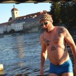 Novoroční Otava měla 0,3 stupně Celsia, zaplavaly si v ní tři desítky otužilců