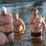 Novoroční Otava měla 0,3 stupně Celsia, zaplavaly si v ní tři desítky otužilců