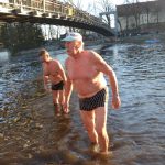 Novoroční Otava měla 0,3 stupně Celsia, zaplavaly si v ní tři desítky otužilců