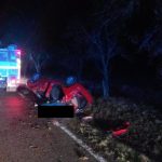 U Branné havarovali v autě mladí lidé. Jeden z nich zemřel