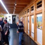 V malšické galerii otevřeli výstavu hýřící barvami
