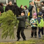 Vítěz hodil vánoční stromek k devíti metrům