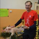 Překvapený Karel Boháč dostal v Chýnově selátko. Zvítězil znovu Petr Pechek