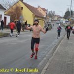 Překvapený Karel Boháč dostal v Chýnově selátko. Zvítězil znovu Petr Pechek