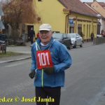 Překvapený Karel Boháč dostal v Chýnově selátko. Zvítězil znovu Petr Pechek
