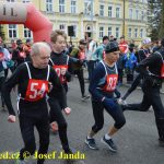 Překvapený Karel Boháč dostal v Chýnově selátko. Zvítězil znovu Petr Pechek